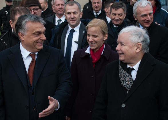 Orban (left) and the former PM of Poland, Kaczynski (right). Source: Fakt24 